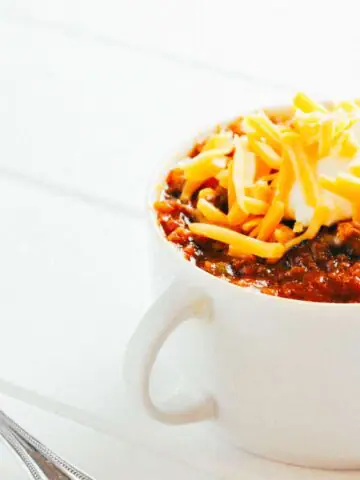 Tomatillo Chili [Pressure Cooker Recipe] | KETOGASM.com #keto #recipes #low-carb #chili #tomatillo #lchf #meal #prep #pressure #cooker #instantpot