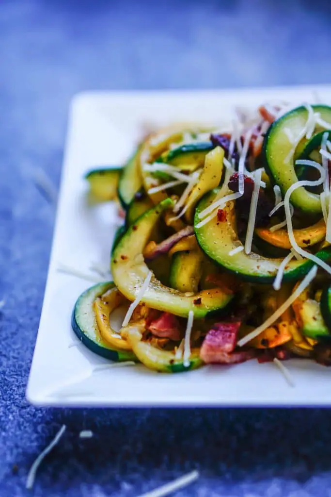 Summer Squash Zoodles with Bacon [Recipe] #keto #ketogenic #recipe #zoodles #zucchini #summersquash