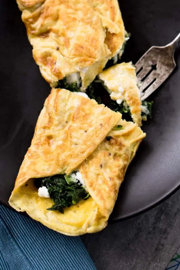Spinach, Goat Cheese, Garlic, & Thyme Omelet Recipe